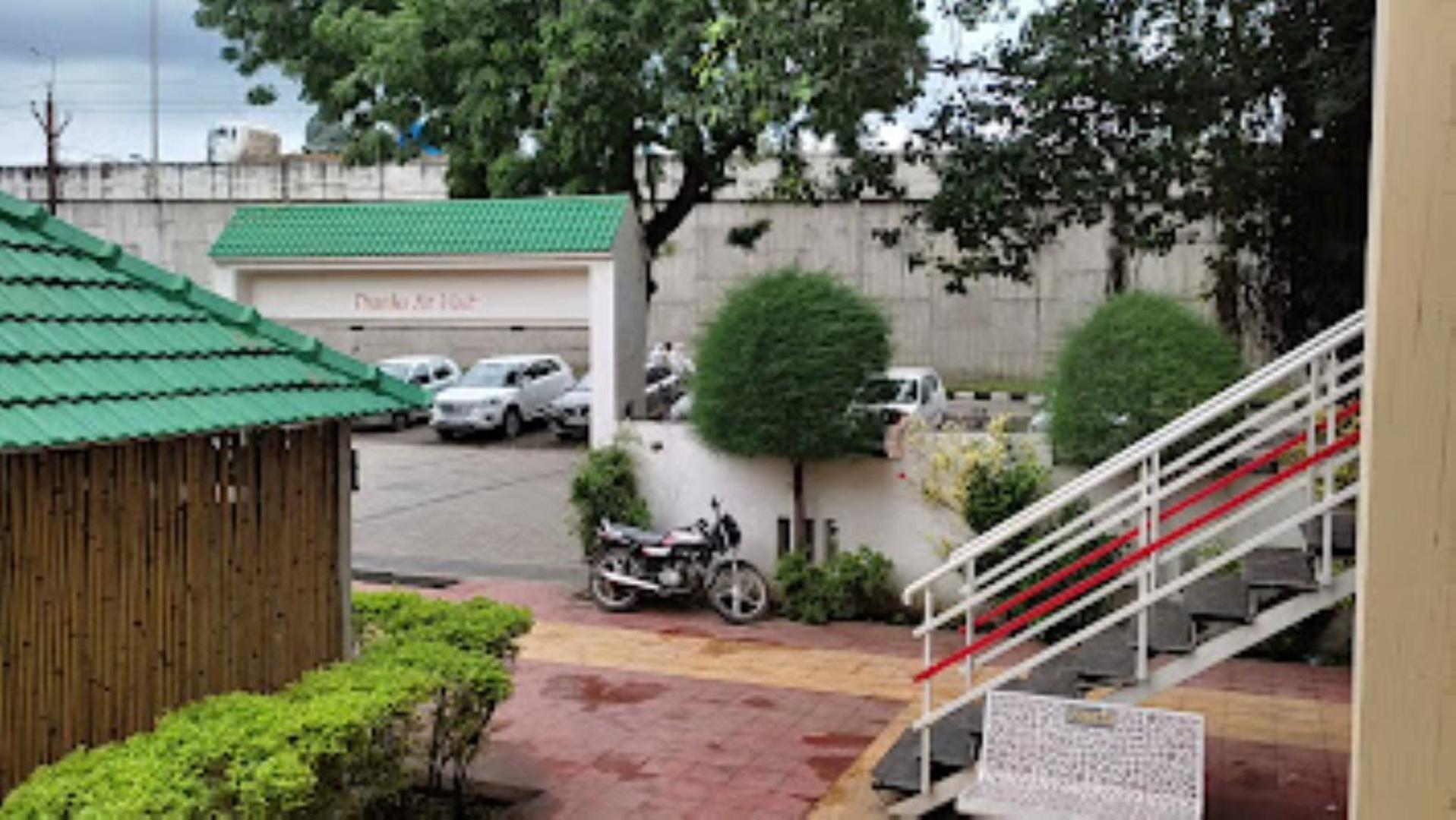 Hotel Rasraj , Dhule Εξωτερικό φωτογραφία